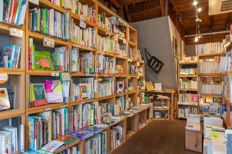 BOOKSHOP TRAVELLER