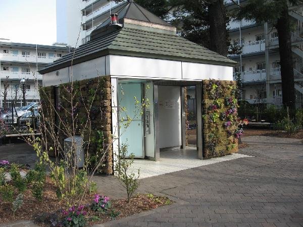 馬事公苑前緑地