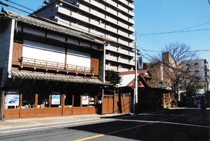 「山本農機・山本善水商店」を中心とした旧甲州街道の街並　ー「間の宿」としての面影