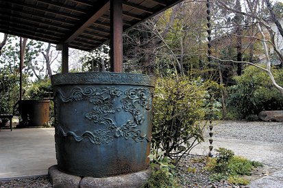 釜六の天水桶（源正寺）