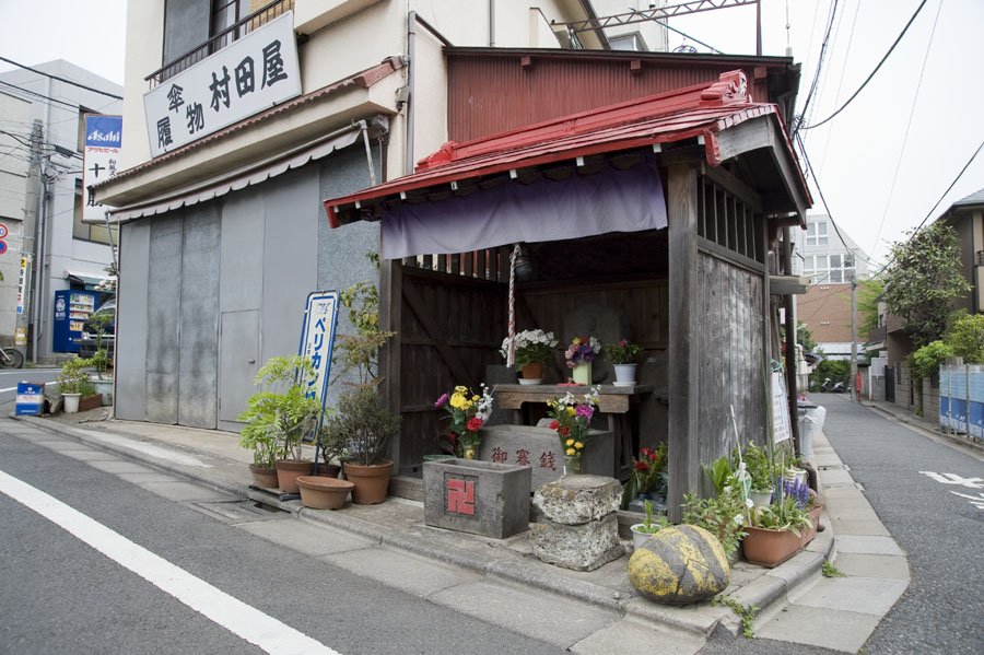 北沢地域に隠れている石造物群 ～茶沢通り（旧二子道）界隈～