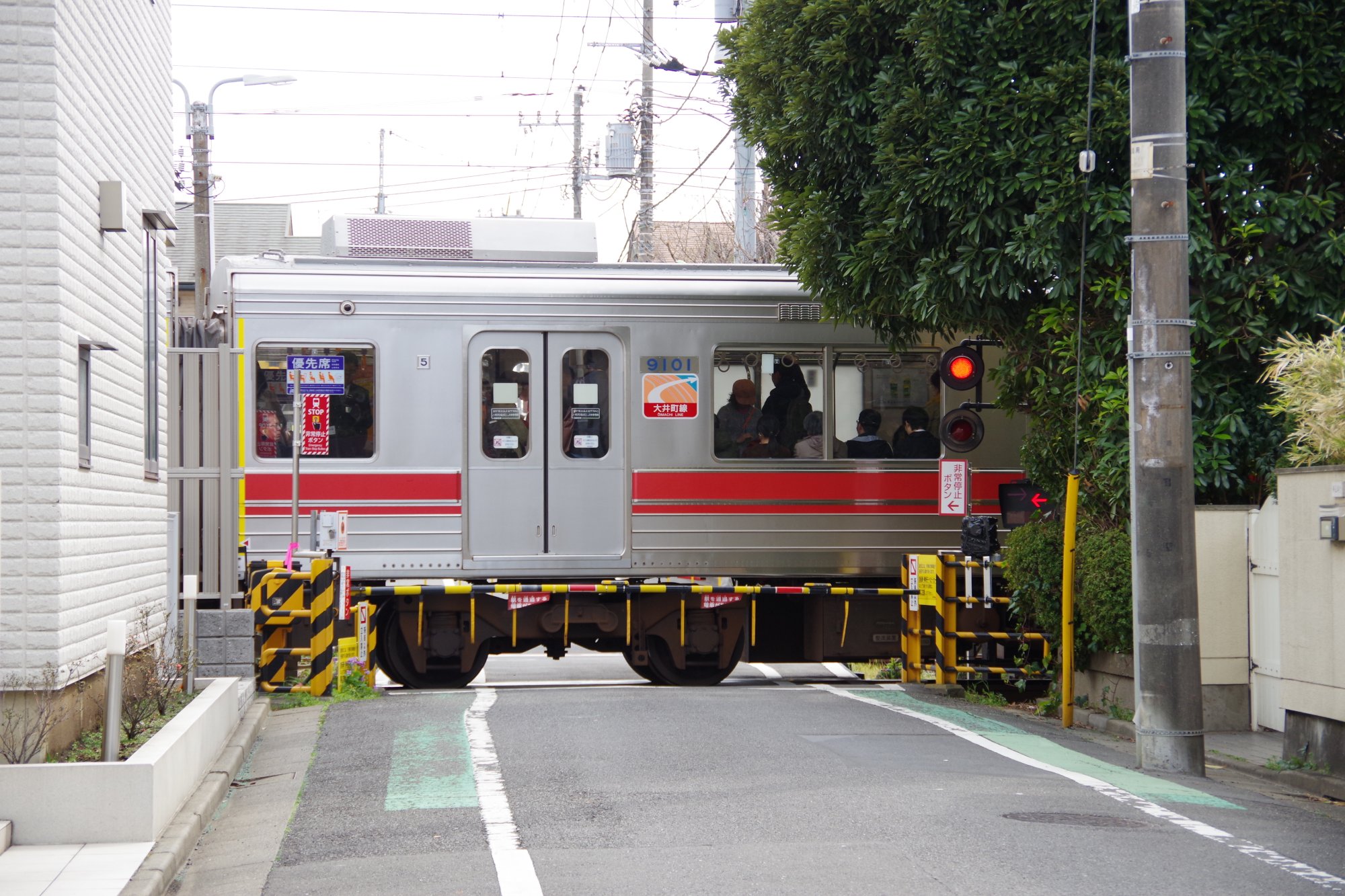 九品仏駅西側の踏切